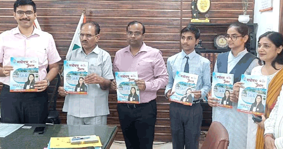 जिलाधिकारी ने किया पीएम श्री स्कूल जवाहर नवोदय विद्यालय की वार्षिक पत्रिका नवोदय प्रभात का विमोचन