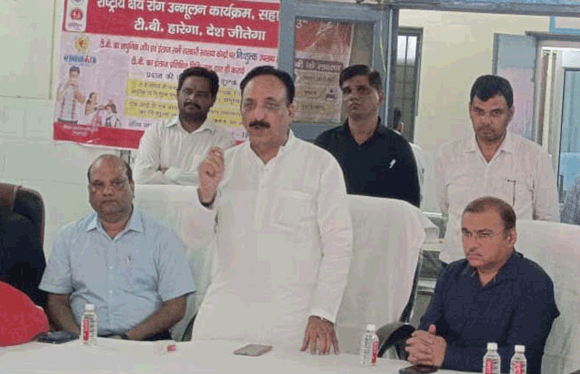 नगर विधायक राजीव गुम्बर ने टीबी मरीजों को वितरित की पोषण किट