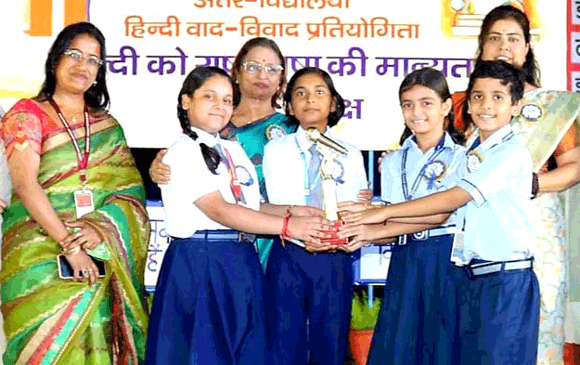 वाद-विवाद प्रतियोगिता में हर्षी व समृद्ध ने मारी बाजी  