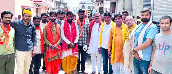 विद्वान पंडितों ने विधि-विधान से मंत्रोच्चरण के साथ कराई प्रतिमाएं स्थापित