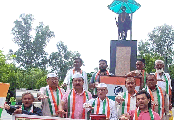 जिला व्यापार मण्डल द्वारा भारत छोड़ो आंदोलन की वर्षगांठ की पूर्व संध्या पर शहीदों को नमन