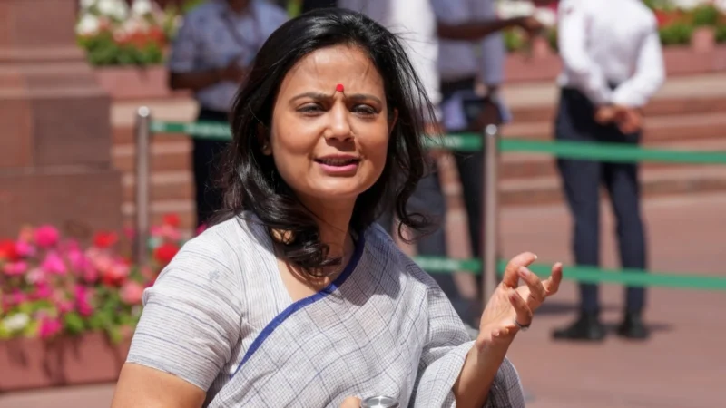 ‘अमित शाह का सिर काटकर टेबल पर रख देना चाहिए…’, महुआ मोइत्रा का विवादित बयान, मामला दर्ज