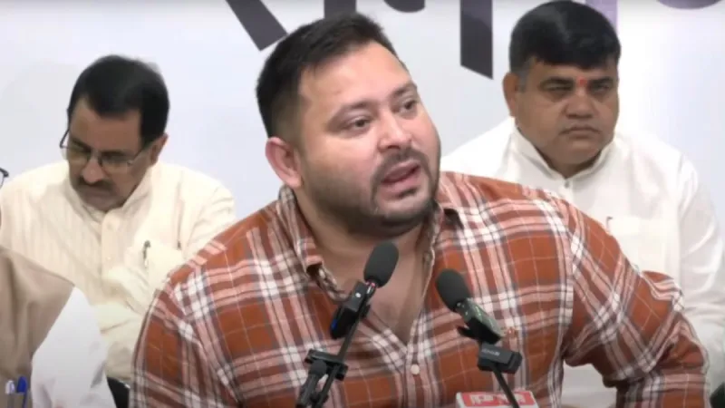 वोटर आईडी को लेकर तेजस्वी यादव का एक और खुलासा, मेयर पर लगाए आरोप