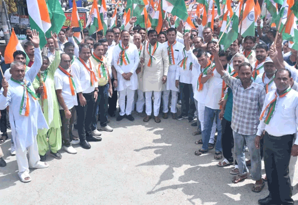 उपजिलाधिकारी व पालिकाध्यक्ष के नेर्तत्व मे निकाली गयी तिरंगा यात्रा
