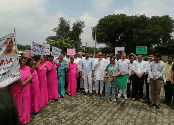 संभव अभियान के अंतर्गत कुपोषण मुक्त भारत की थीम पर आंगनबाड़ी कार्यकत्रियों की रैली को दिखाई हरी झंडी