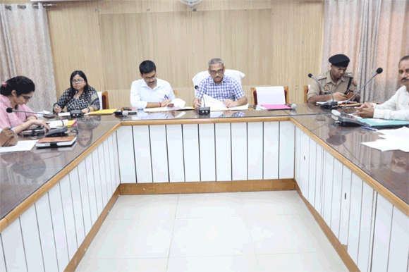 मण्डलायुक्त की अध्यक्षता में हुई मण्डलीय उद्योग बंधु की बैठक