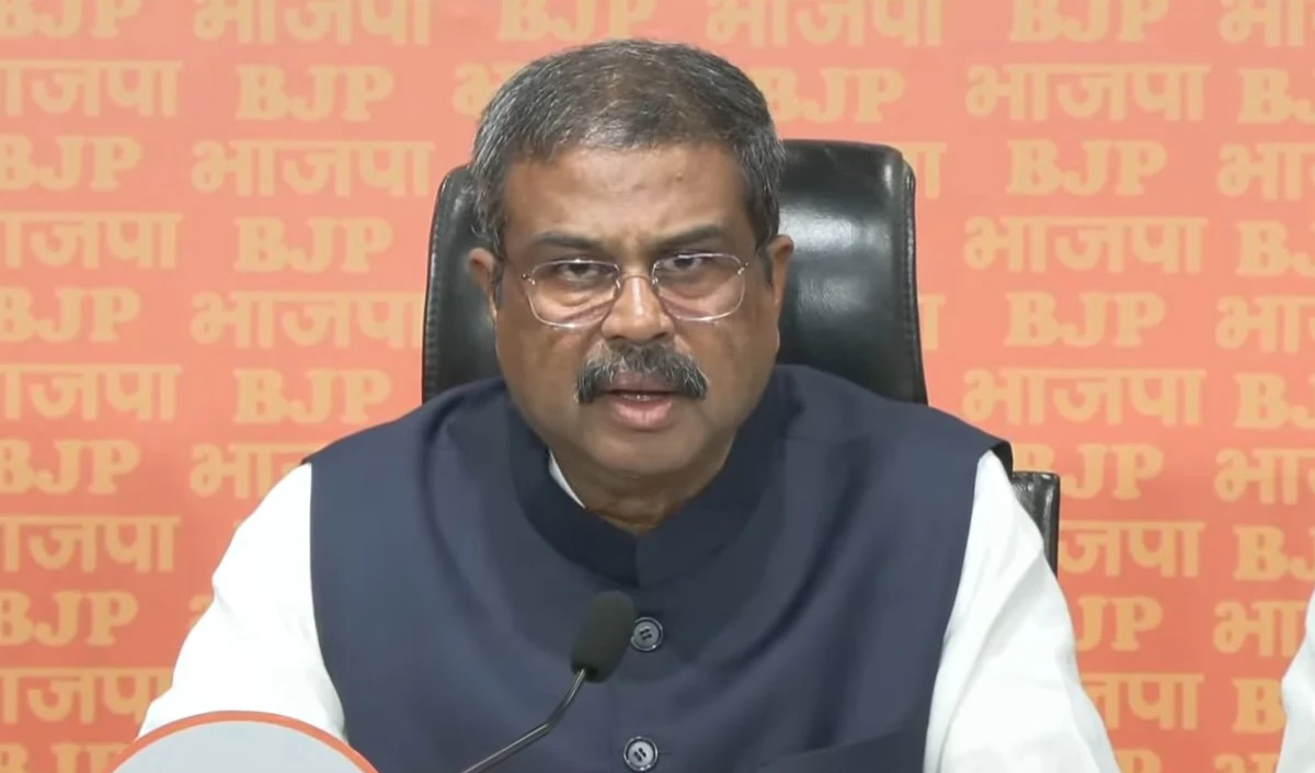 SIR के खिलाफ विपक्ष के मार्च पर BJP का तंज, धर्मेंद्र प्रधान बोले- घुसपैठियों को मतदाता बनाकर वो राजनीतिक रोटी सेंकना चाहते हैं