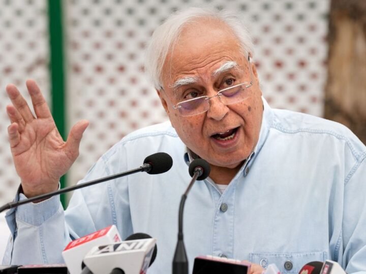 ‘मैं राहुल गांधी के लिए यहां हूं’, कपिल सिब्बल के बोलते ही CJI की फटकार – ‘सफाई देनी होगी’