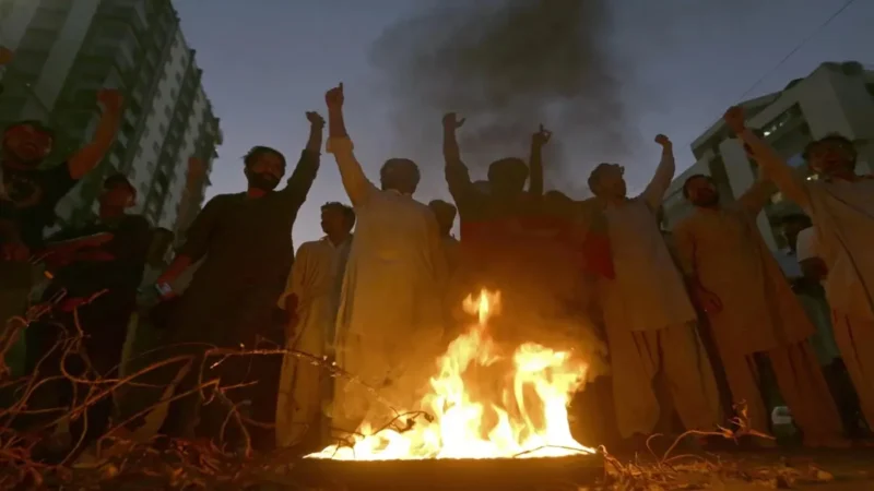 पाकिस्तान में आजादी का जश्न मनाने के दौरान हुई अंधाधुंध फायरिंग, 3 की मौत घायल हुए 60 से अधिक लोग