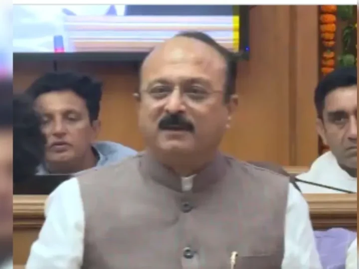 दिल्ली के शिक्षा मंत्री आशीष सूद ने विधानसभा में पेश किया स्कूल शिक्षा शुल्क निर्धारण बिल 2025, कहा- ‘शिक्षा बेचने की चीज नहीं है’