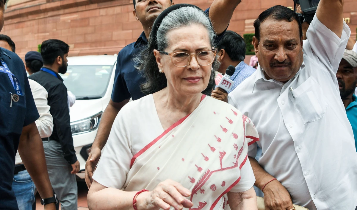 भारतीय नागरिक बनने से पहले ही सोनिया गांधी बन गईं थीं वोटर, अमित मालवीय का बड़ा दावा