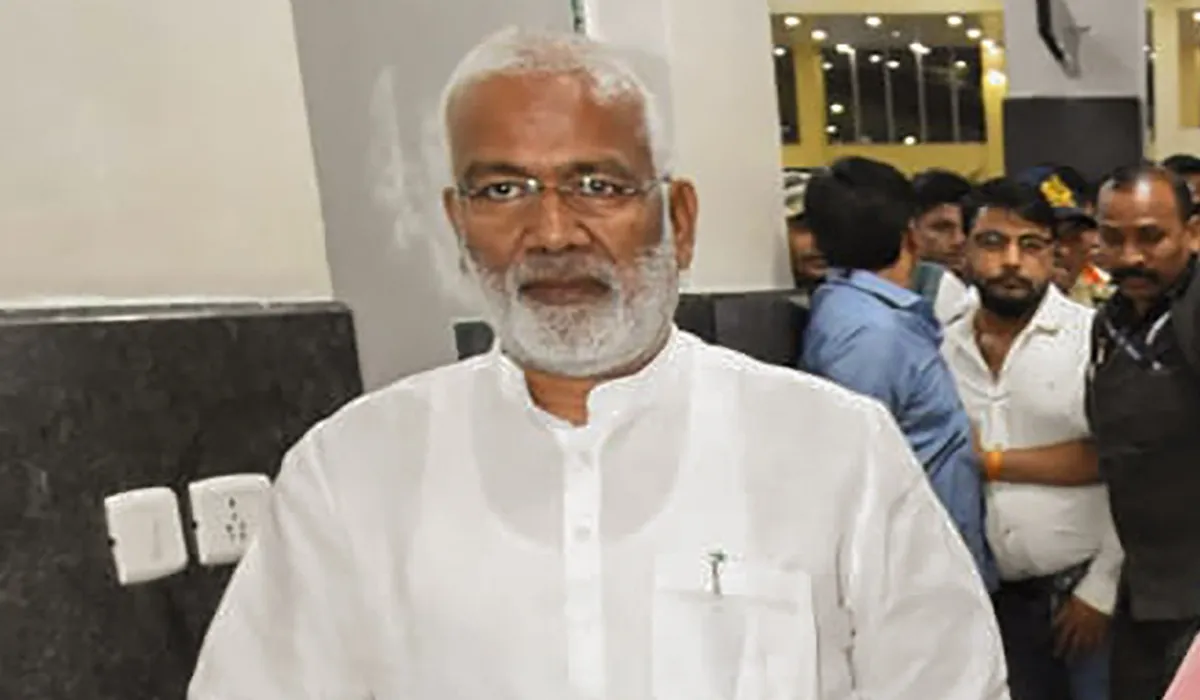 यूपी में मंत्री के बेटे को प्रोटोकॉल दिलाने पर हुआ एक्शन, निजी सचिव को हटाया गया