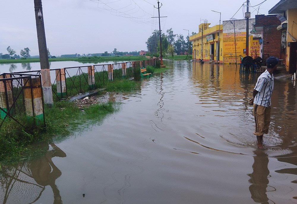 भारी बारिश से जनजीवन अस्त व्यस्त, नकुड़ में कई स्थानो पर हुआ जल भराव