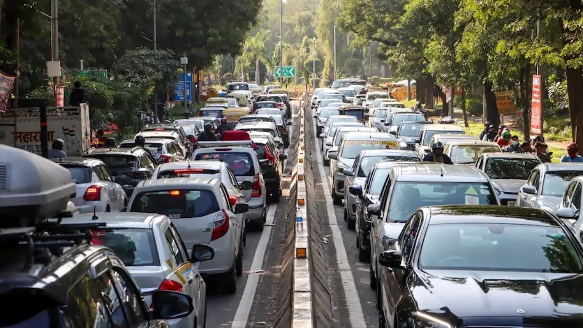 ‘पहले कारें 40-50 साल तक चलती थीं’, दिल्ली में पुरानी गाड़ियों पर सुप्रीम कोर्ट का बड़ा आदेश