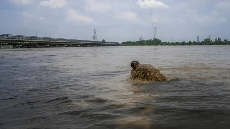 दिल्ली में कभी भी आ सकती है बाढ़! हथिनीकुंड बैराज के सभी 18 गेट खोले गए, राजधानी कैसे झेलेगी इतना पानी?