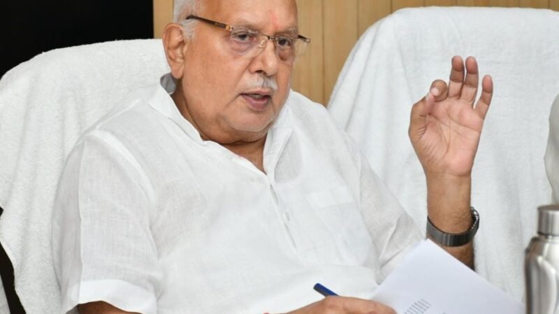योगी के मंत्री बोले- ‘अखिलेश अब मुंगेरीलाल के सपने देखना बंद करें, कभी नहीं आएगी उनकी सरकार’