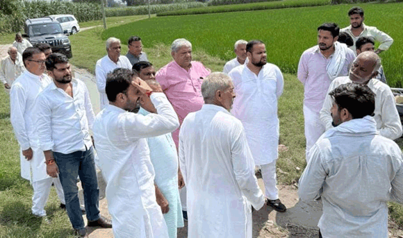 जिला पंचायत अध्यक्ष ने किया बाढ़ प्रभावित गांवों का दौरा