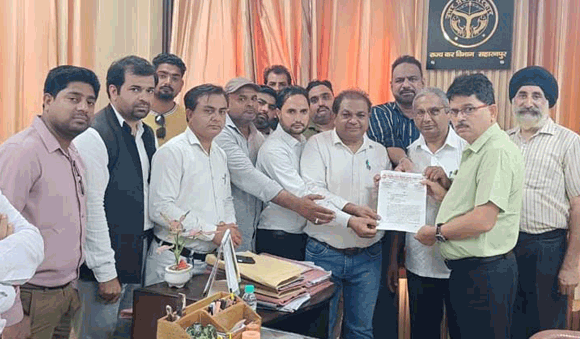 जीएसटी दरों में राहत की मांग को लेकर व्यापार मंडल ने सौंपा ज्ञापन