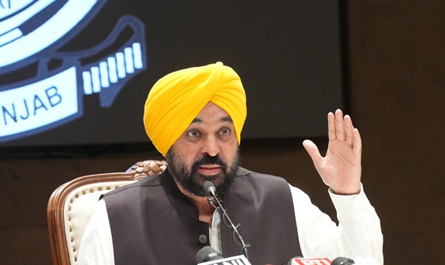 पंजाब के CM भगवंत मान की अचानक तबीयत बिगड़ी, अरविंद केजरीवाल ने जाना हाल