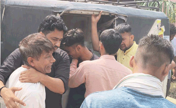 हाईटेंशन की चपेट में आकर संविदाकर्मी की मौत