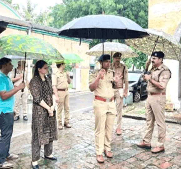 डीआईजी ने किया पुलिस लाइंस का निरीक्षण, पाए गए 50 जर्जर आवास