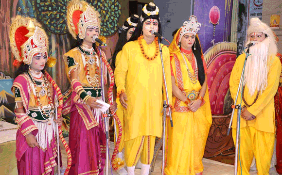 रामलीला मंचन के दौरान किया भरत मिलाप व अनुसूइया उपदेश का मार्मिक मंचन