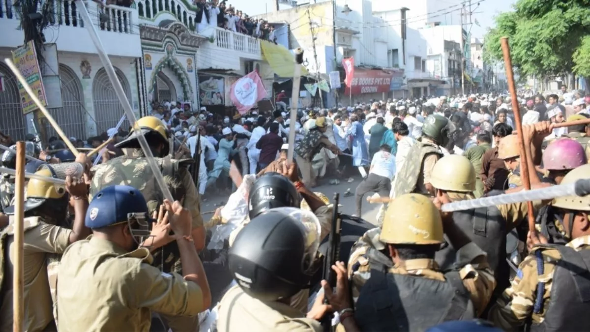 ‘I Love मुहम्मद’ से ऐतराज नहीं, लेकिन हंगामा करना गलत; पुलिस के लाख समझाने के बावजूद नहीं माने उपद्रवी