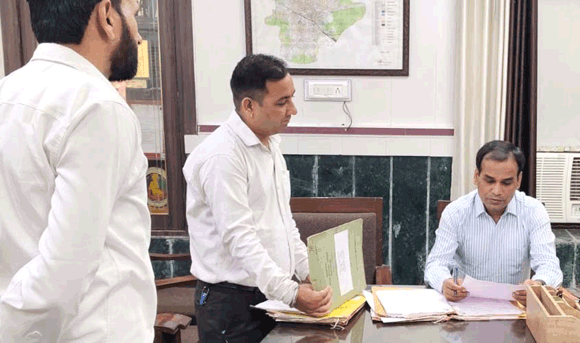 बारिश के चलते जनसुनवाई में पहुंची मात्र चार समस्याएं