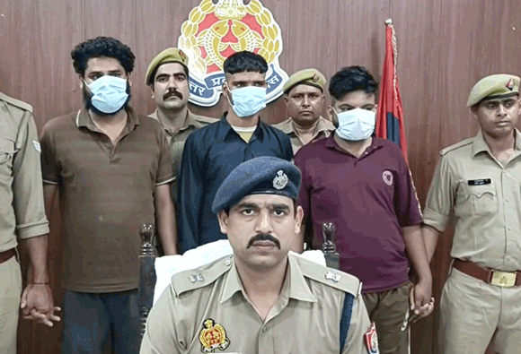 पुलिस ने फायरिंग की घटना में वांछित चल रहे तीन आरोपी दबोचे