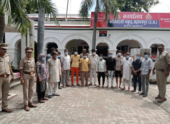 पुलिस ने छापेमारी कर 14 वारंटियो को गिरफ्तार कर न्यायालय मे पेश किया