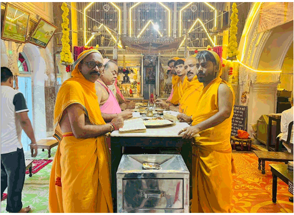 पर्यषण महापर्व के आठवे दिन उत्तम त्याग धर्म की पूजा अर्चना की गयी