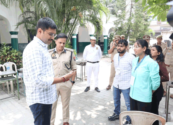 डीएम एवं एसएसपी ने पीईटी परीक्षा के तहत किया केन्द्रों का औचक निरीक्षण