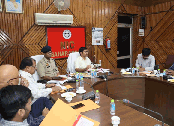 समाचार पत्रों में महत्वपूर्ण और प्रेरणायुक्त समाचारों के प्रकाशन से समाज में जाता है बेहतर संदेश – जिलाधिकारी