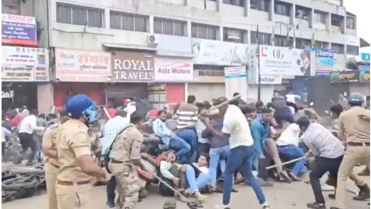 महाराष्ट्र: ‘आई लव मोहम्मद’ की रंगोली तैयार करने पर अहिल्यानगर में बवाल, पुलिस ने भांजी लाठियां, 30 लोग हिरासत में