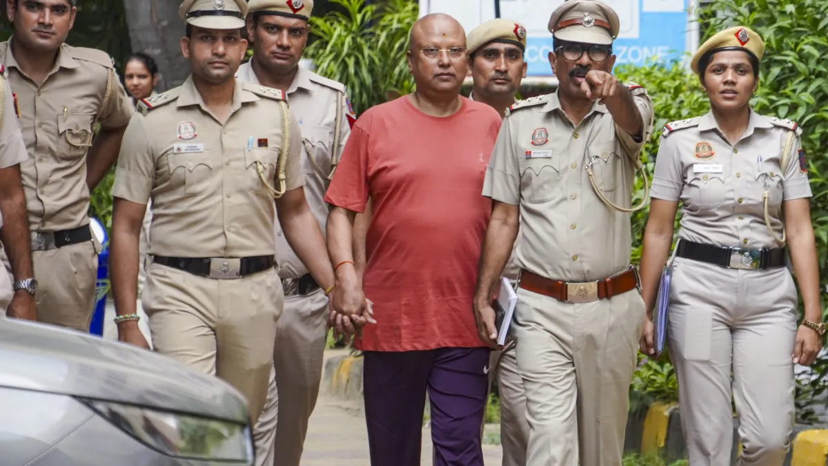 पुलिस हिरासत के पहले दिन चैतन्यानंद सरस्वती ने की फ्रूट्स की डिमांड, पूछताछ में नहीं कर रहा सहयोग