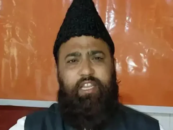रामभद्राचार्य द्वारा पश्चिमी यूपी को मिनी पाकिस्तान बताने पर विवाद, मौलाना बोले- फिजूल बात