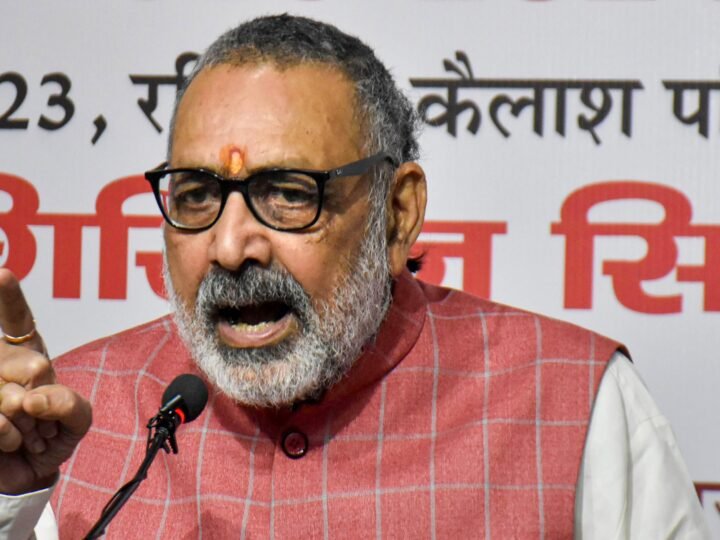 AIMIM नेता शौकत अली के विवादित बयान पर भड़के गिरिराज सिंह, बोले- ‘देश कानून से चलता है’