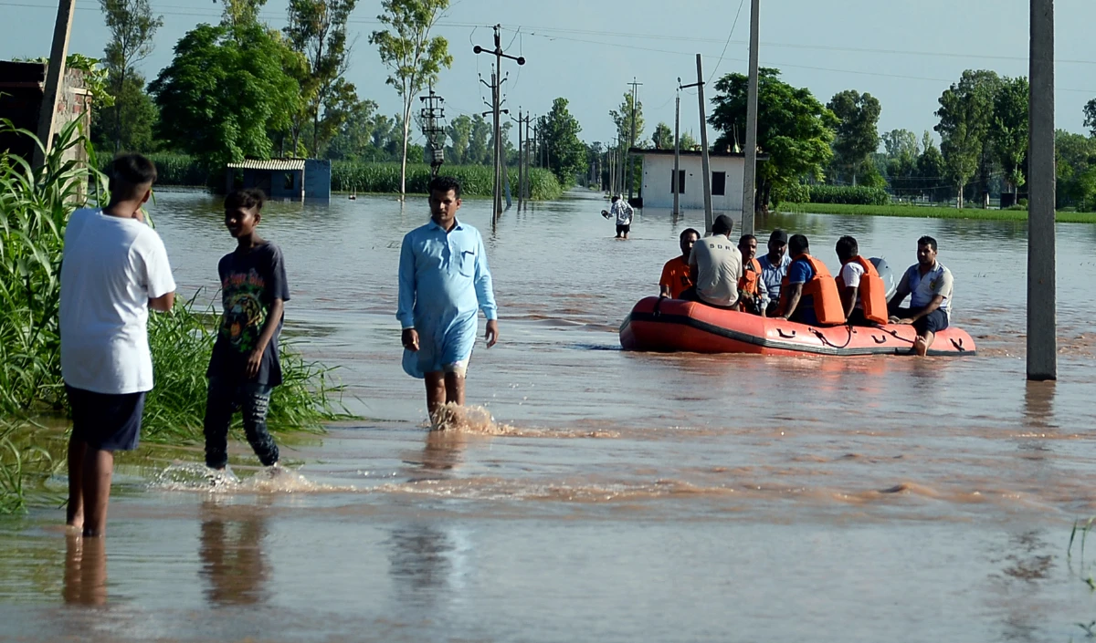 उत्तर भारत में मूसलाधार बारिश का कहर, दिल्ली में यमुना उफान पर… निचले इलाकों में बचाव कार्य जारी