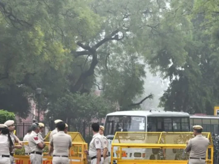 दिल्ली-हरियाणा समेत पूरे NCR में गैंगस्टर्स के 25 ठिकानों पर छापेमारी, 380 पुलिसकर्मी ऑपरेशन में जुटे