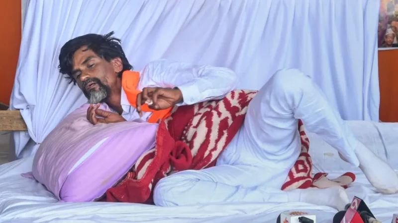 ‘आजाद मैदान तुरंत खाली करो’, मुंबई पुलिस ने मनोज जरांगे पाटिल को जारी किया नोटिस