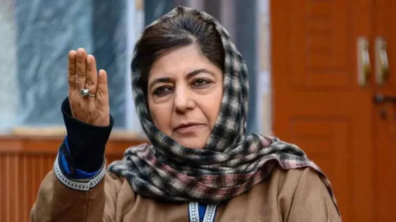 महबूबा मुफ्ती ने कहा, ‘मुझे नजरबंद किया गया है’, जानें कहां जाना चाहती थीं PDP सुप्रीमो