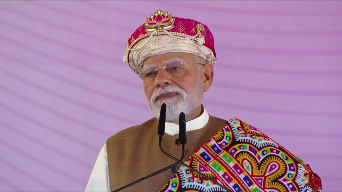 “जैश का आतंकी रो-रोकर हाल बता रहा था”, धार में बोले पीएम मोदी, कहा-सेना ने पाकिस्तान को घुटनों पर ला दिया