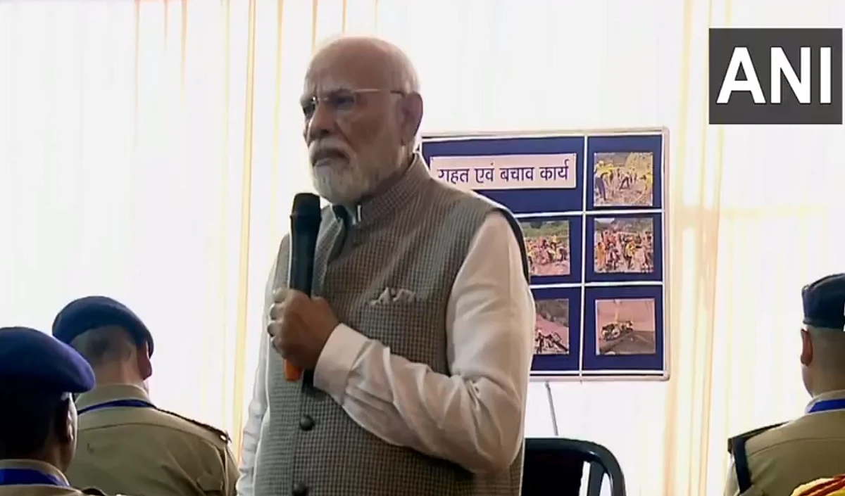 आपदाग्रस्त उत्तराखंड पहुंचे पीएम मोदी, 1200 करोड़ के राहत पैकेज का ऐलान