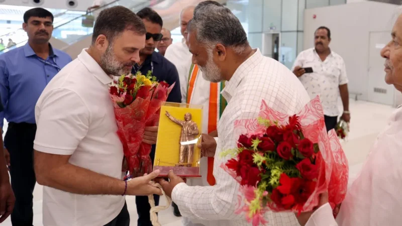 जब पटना में राहुल गांधी के सामने फिर आए पप्पू यादव, कुछ दिन पहले मंच पर चढ़ने नहीं दिया गया था