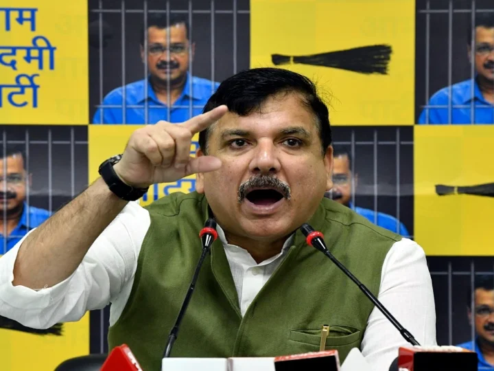 ये क्या गुंडागर्दी चल रही है देश में? फ्लाइट में महुआ मोइत्रा के खिलाफ लगे नारे तो भड़के संजय सिंह