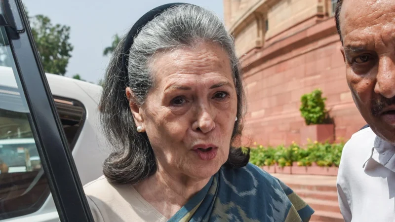 सोनिया गांधी के खिलाफ आपराधिक शिकायत, जांच की मांग, जानें पूरा मामला