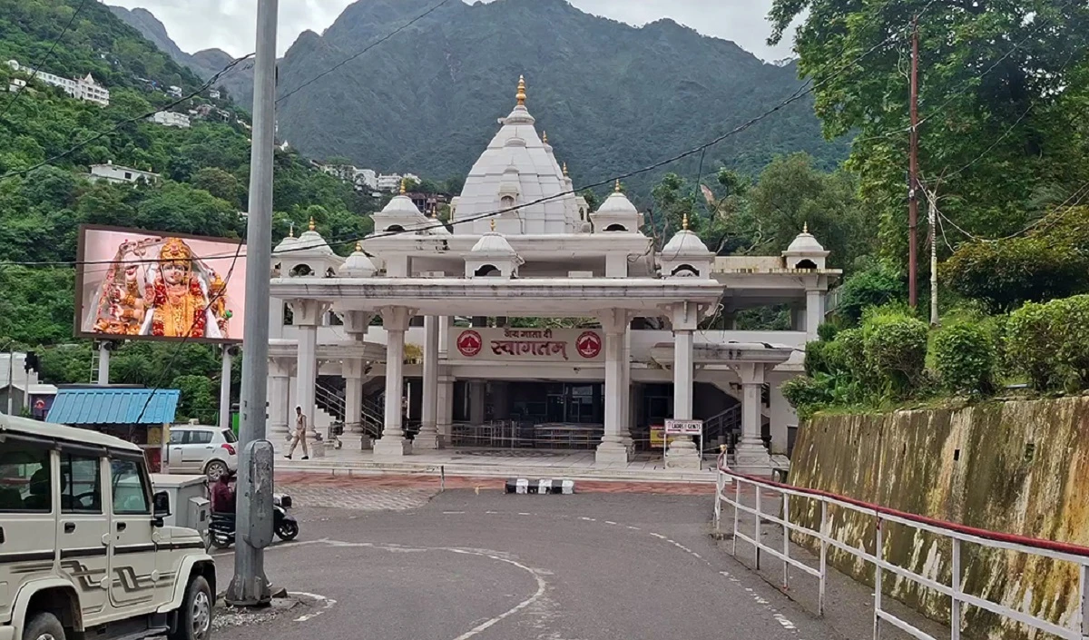 माता वैष्णो देवी यात्रा 22 दिन बाद फिर शुरू: श्रद्धालुओं में खुशी की लहर, जय माता दी के जयकारे!