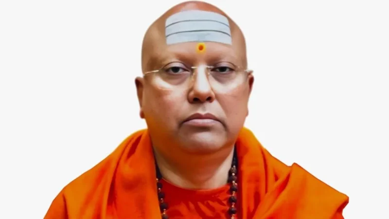 स्वामी चैतन्यानंद सरस्वती के खिलाफ कई छात्राओं से यौन शोषण और धोखाधड़ी के मामले दर्ज, हुआ फरार
