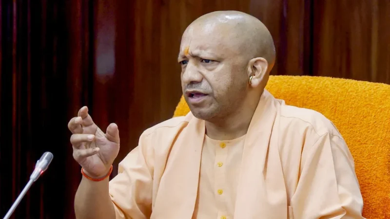 सीएम योगी ने टीचर्स डे पर की बड़ी घोषणा, सभी शिक्षकों को मिलेगा कैशलेस इलाज, 9 लाख फैमिली को मिलेगा लाभ