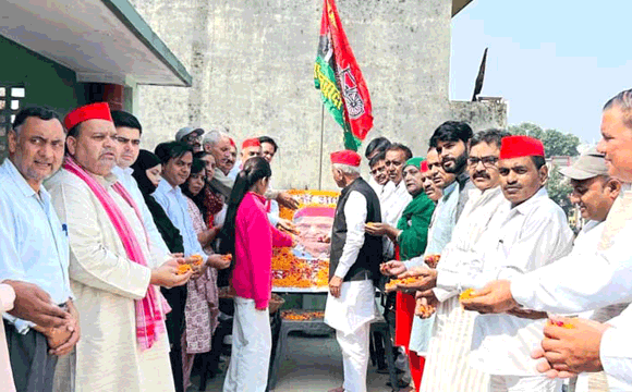 पुण्यतिथि पर सपाईयों ने मुलायम सिंह यादव को किया याद